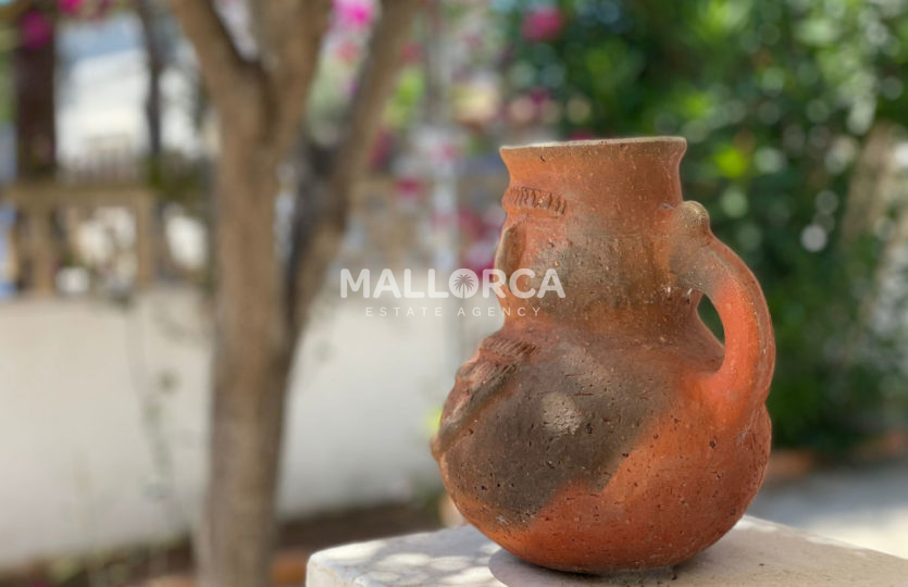 vase design El Toro family home Mallorca