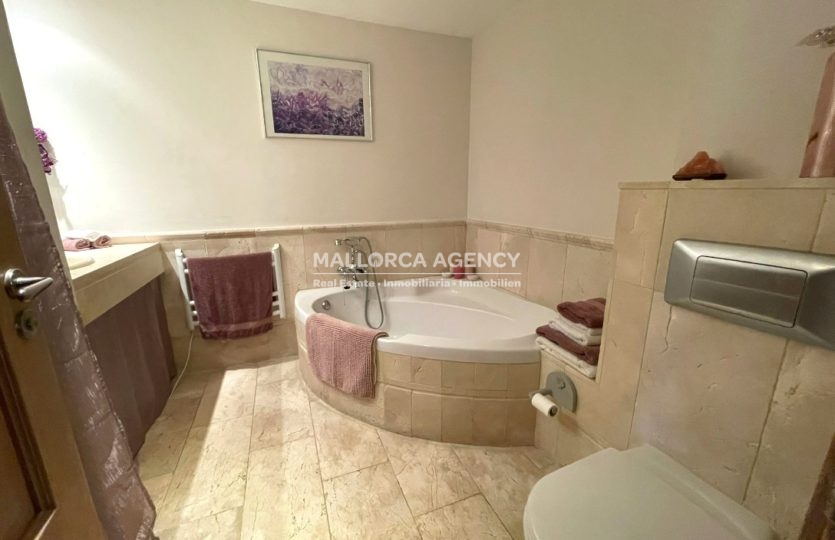 Bathtub in bathroom in charming nova santa ponsa apartment for sale