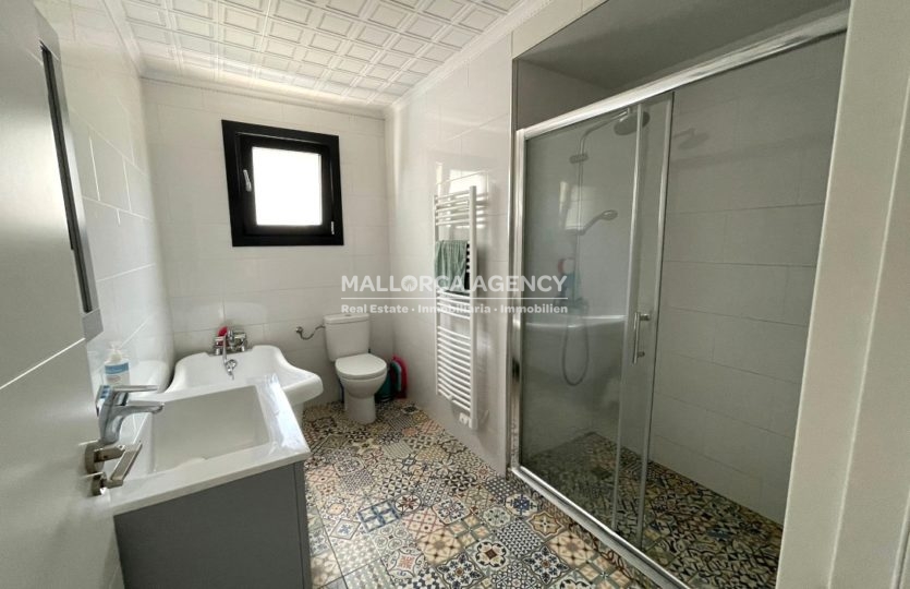 Modern bathroom 3 in home for sale in el toro