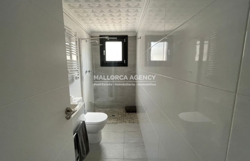 Modern Bathroom 4 in home for sale in el toro
