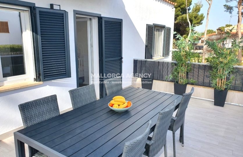 Balcony table and chair in 6 bedroom home for sale in el toro